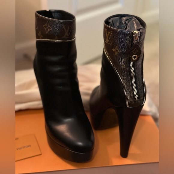 Authentic Louis Vuitton Afterglow Platform ankle boot. - Picture 4 of 4